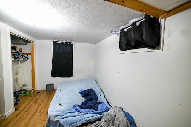 712 9th St N, Great Falls, MT 59401 - bedroom with wood finished floors, a textured ceiling, and baseboards