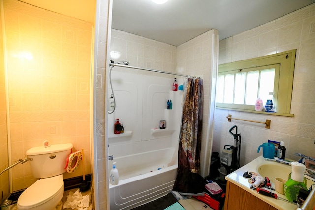 712 9th St N, Great Falls, MT 59401 - bathroom with tile walls, toilet, vanity, and shower / bath combination with curtain