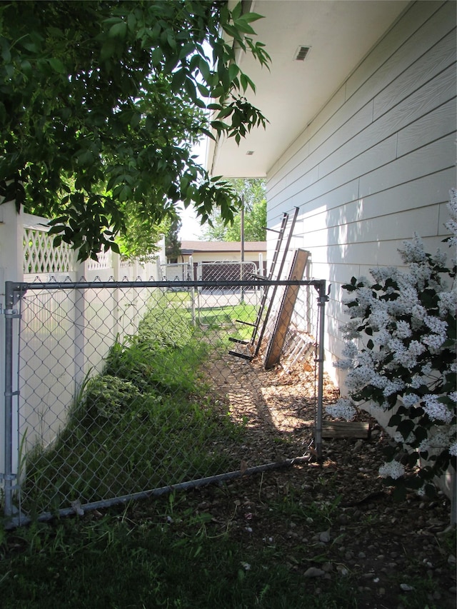 706 49th St S, Great Falls, MT 59405 - view of yard