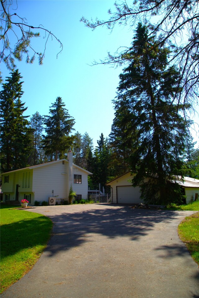 189 Dawn Dr, Columbia Falls, MT 59912 - view of front of property featuring a detached garage and a front yard