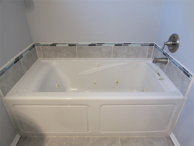 2323 3rd Ave S, Great Falls, MT 59405 - full bath featuring a tub with jets and tile patterned flooring