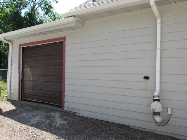 2323 3rd Ave S, Great Falls, MT 59405 - garage featuring dirt driveway