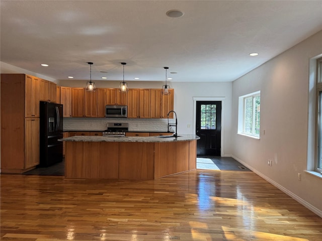 638 Trestle Creek Dr, Saint Regis, MT 59866 - kitchen featuring stainless steel appliances, a sink, wood finished floors, tasteful backsplash, and recessed lighting