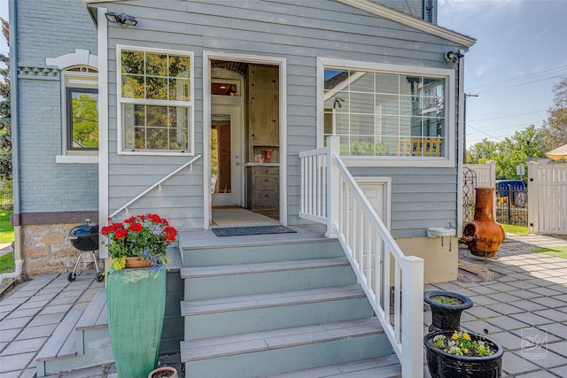 902 N Park Ave, Helena, MT 59601 - entrance to property featuring a surveillance system