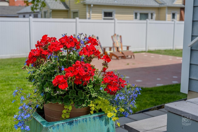902 N Park Ave, Helena, MT 59601 - view of yard with a patio