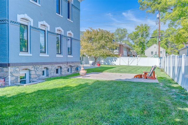 902 N Park Ave, Helena, MT 59601 - view of yard featuring a patio