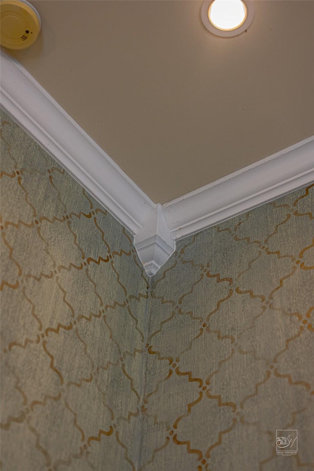 902 N Park Ave, Helena, MT 59601 - detailed view of a smoke detector