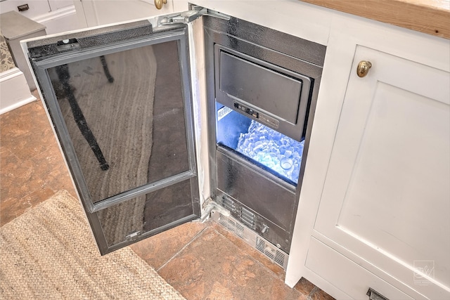 902 N Park Ave, Helena, MT 59601 - kitchen view of refrigerator