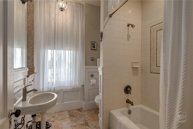 902 N Park Ave, Helena, MT 59601 - full bath with shower / tub combo, toilet, wainscoting, and a decorative wall