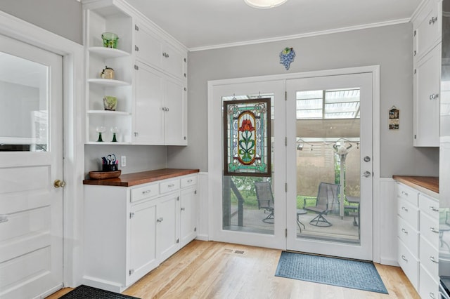 2606 View Dr, Missoula, MT 59804 - doorway featuring light wood-style floors, healthy amount of natural light, and ornamental molding