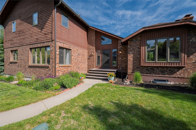 1520 Highland St, Helena, MT 59601 - view of front of house with a front yard and brick siding