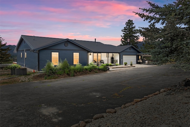 2813 Pine Lakes Ct, Stevensville, MT 59870 - single story home featuring concrete driveway and a garage