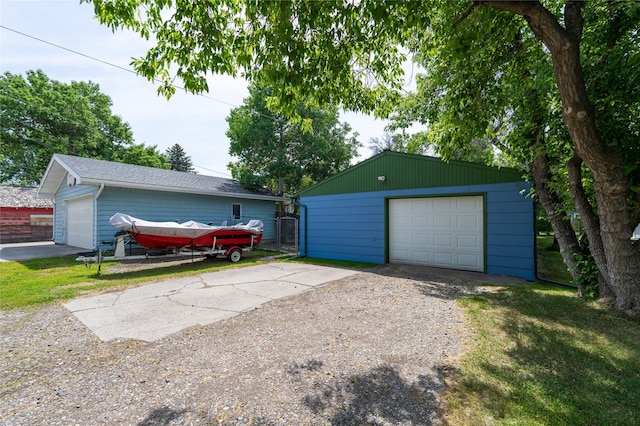 1805 2nd Ave N, Great Falls, MT 59401 - detached garage featuring driveway