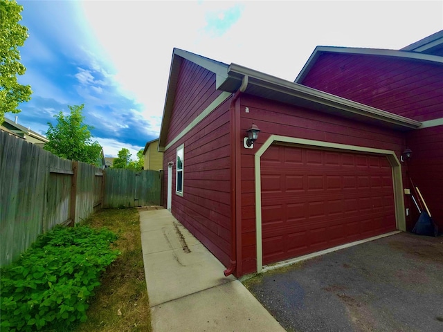 1109 Wyoming St, Belgrade, MT 59714 - view of side of property with a garage and driveway
