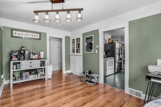 1126 4th Ave S, Great Falls, MT 59405 - dining room featuring light wood-type flooring and built in features