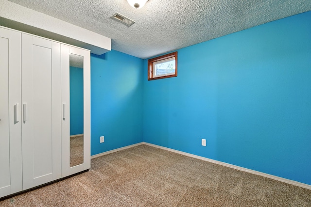 3121 6th Ave S, Great Falls, MT 59405 - unfurnished bedroom featuring carpet floors, a textured ceiling, and a closet