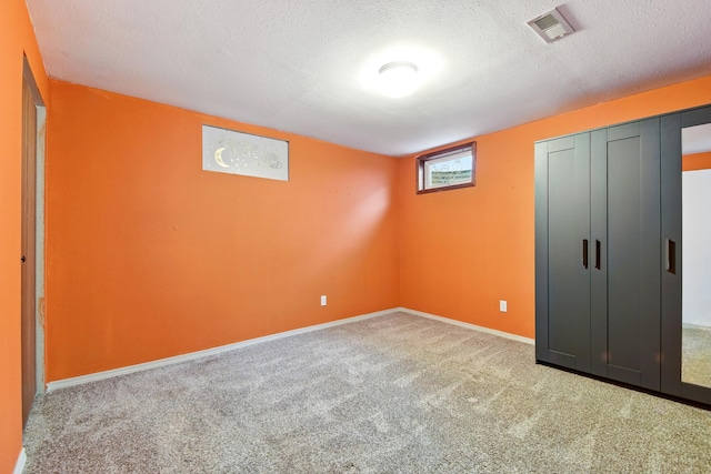 3121 6th Ave S, Great Falls, MT 59405 - unfurnished bedroom featuring carpet floors, a textured ceiling, and a closet