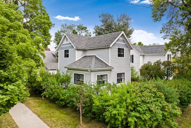 223 12th St N, Great Falls, MT 59401 - view of front of property featuring a shingled roof