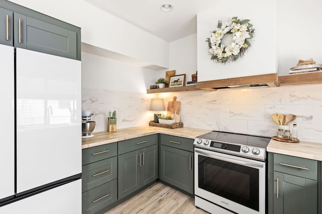 223 12th St N, Great Falls, MT 59401 - kitchen featuring electric stove, freestanding refrigerator, open shelves, tasteful backsplash, and light wood-style flooring