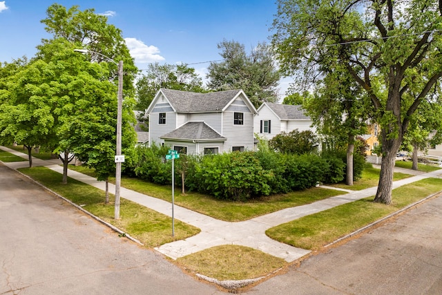 223 12th St N, Great Falls, MT 59401 - view of front of house featuring roof with shingles and a front lawn