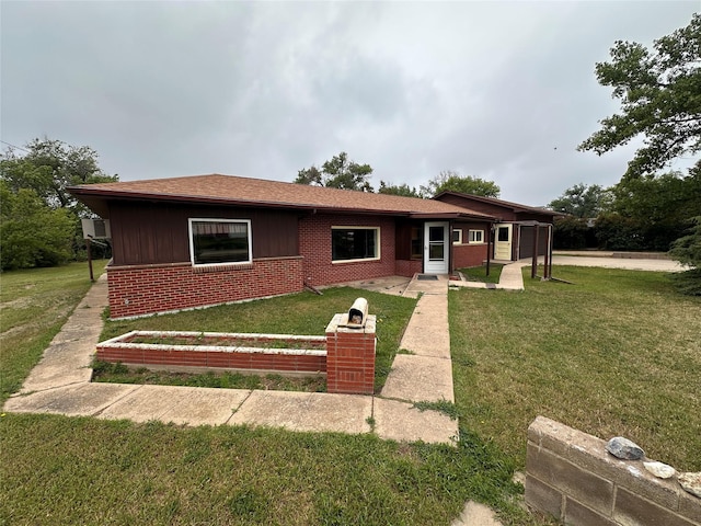 521 N Central Ave, Ekalaka, MT 59324 - view of front of home featuring brick siding and a front yard