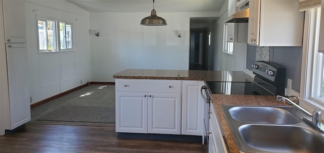 1805 Joslyn St Unit 25, Helena, MT 59601 - kitchen featuring a peninsula, under cabinet range hood, white cabinets, and dark countertops