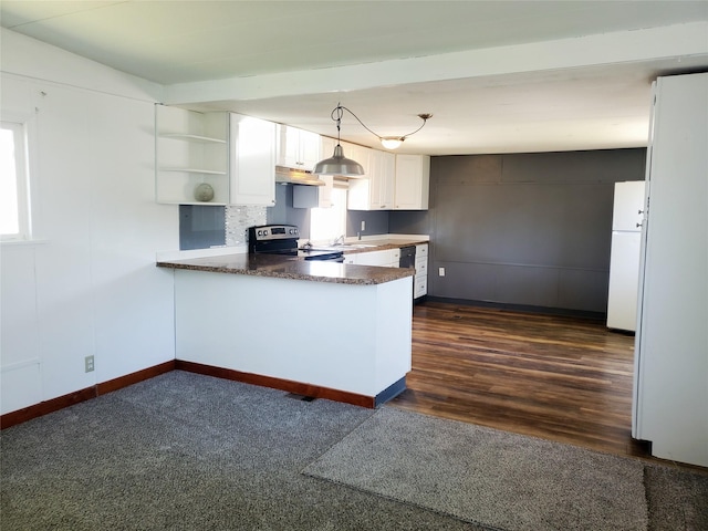 1805 Joslyn St Unit 25, Helena, MT 59601 - kitchen with electric stove, a peninsula, under cabinet range hood, open shelves, and dark countertops