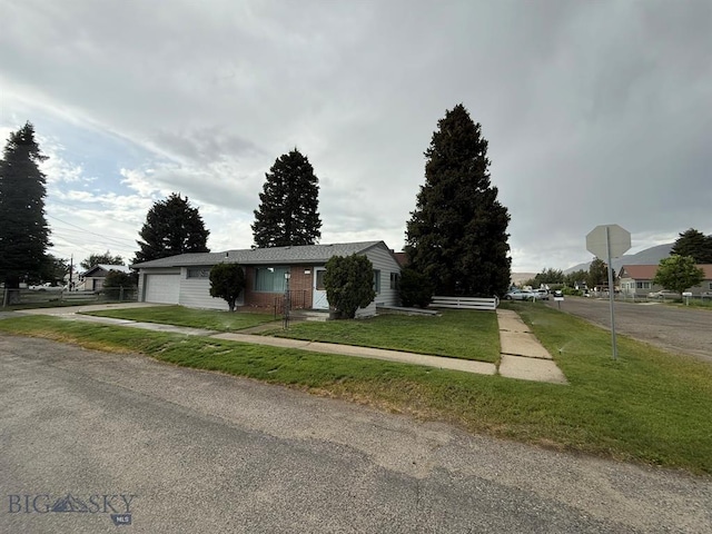2625 George St, Butte, MT 59701 - ranch-style home with a garage and a front yard
