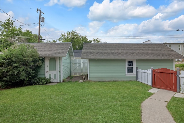 541 5th Ave, Helena, MT 59601 - view of yard featuring a gate and an outbuilding