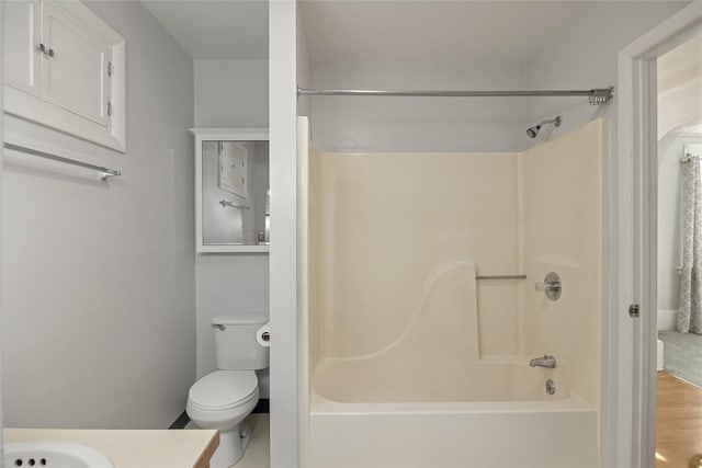 541 5th Ave, Helena, MT 59601 - full bath featuring washtub / shower combination and vanity