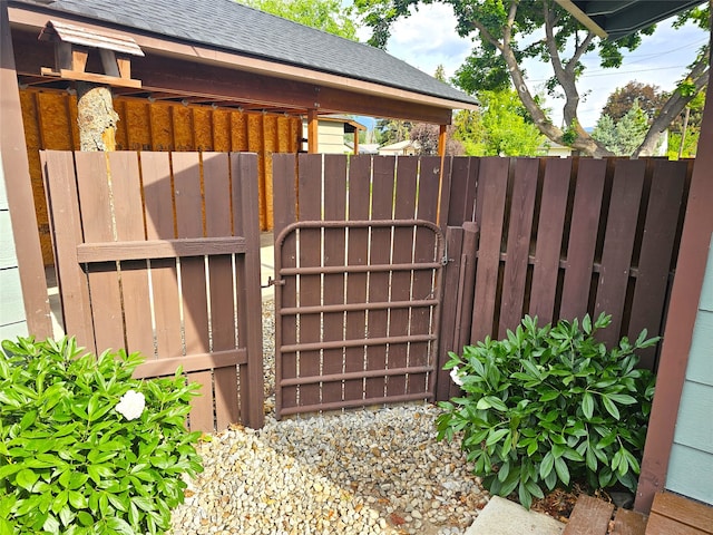 1109 W Main St, Hamilton, MT 59840 - view of gate