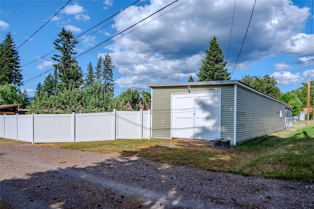 1508 Lolo Ave, Libby, MT 59923 - garage with driveway