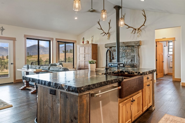 559 Stage Springs Ln, Stevensville, MT 59870 - kitchen featuring dishwasher, dark countertops, an island with sink, dark wood-style floors, and recessed lighting