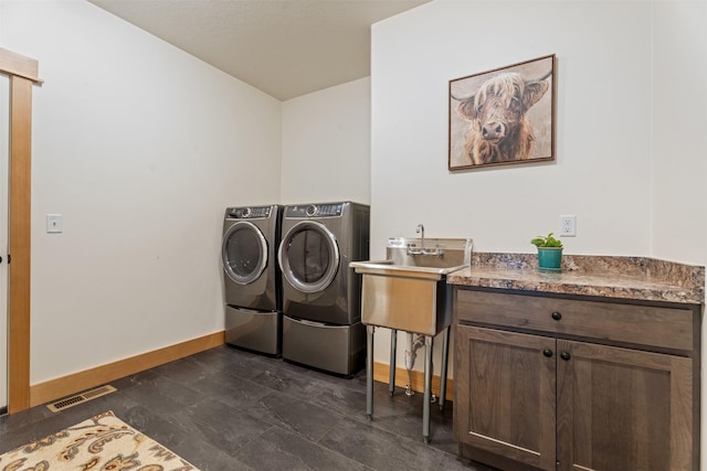 559 Stage Springs Ln, Stevensville, MT 59870 - laundry area featuring washer and dryer and baseboards