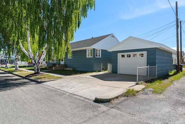 209 Spruce St, Anaconda, MT 59711 - ranch-style house featuring concrete driveway