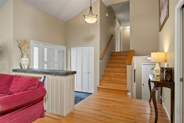 4280 Fox Farm Rd, Missoula, MT 59802 - kitchen with wood finished floors, high vaulted ceiling, decorative light fixtures, and a peninsula