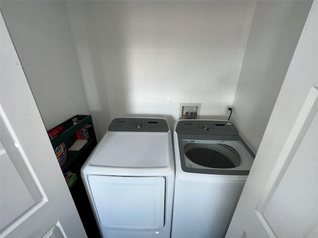 34 E Summit St, Butte, MT 59701 - laundry room featuring washer and dryer