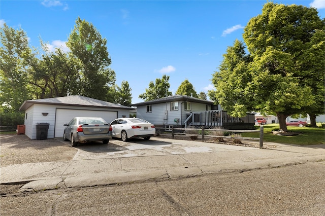305 S Dell Dr, Havre, MT 59501 - view of front facade featuring a detached garage