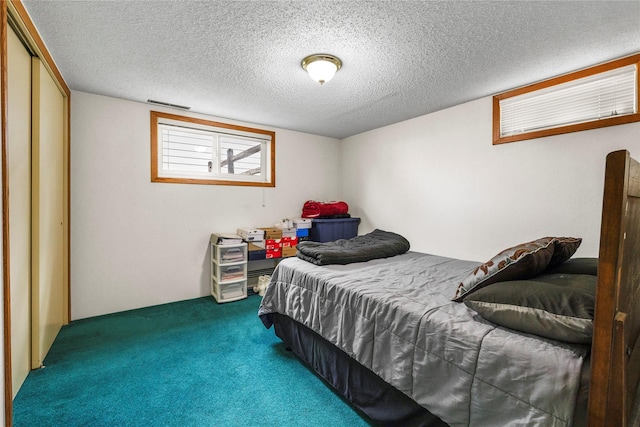 305 S Dell Dr, Havre, MT 59501 - carpeted bedroom with a textured ceiling