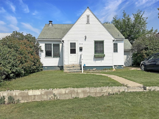 214 2nd Ave SW, Cut Bank, MT 59427 - view of front of property featuring entry steps, a front lawn, and a shingled roof
