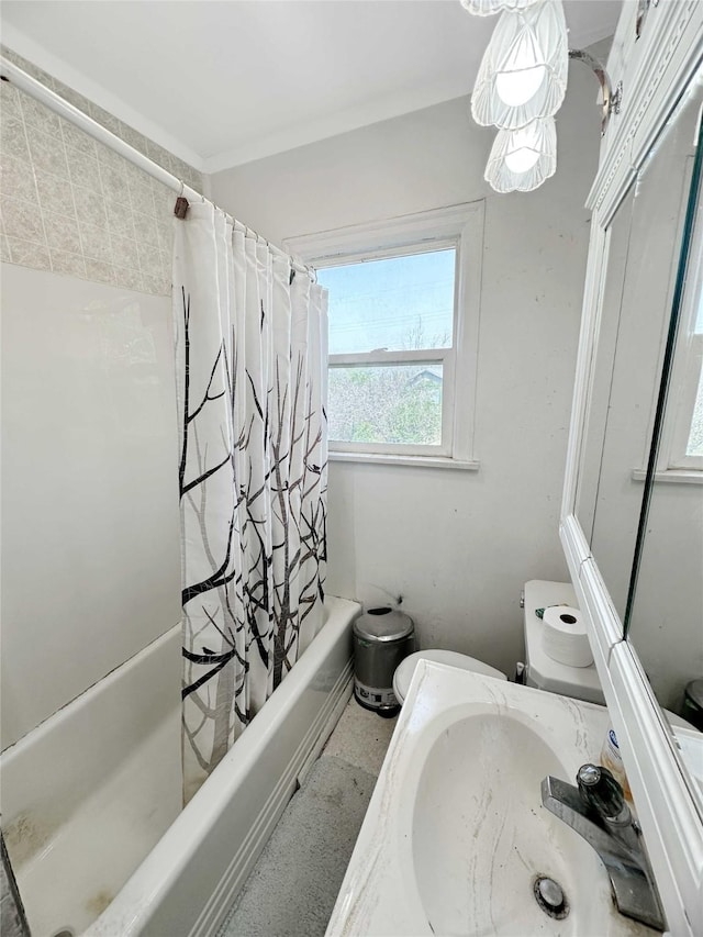 214 2nd Ave SW, Cut Bank, MT 59427 - full bathroom featuring shower / tub combo with curtain and vanity