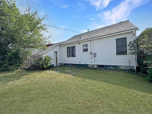 214 2nd Ave SW, Cut Bank, MT 59427 - rear view of property with a yard