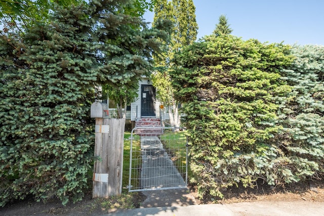 2515 S Higgins Ave, Missoula, MT 59801 - view of front facade featuring a gate