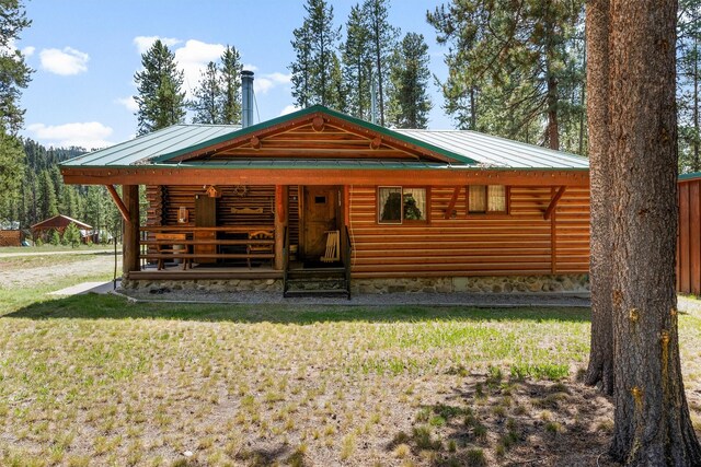 392 Leisure Ln, Sula, MT 59871 - log cabin featuring a front lawn and a metal roof