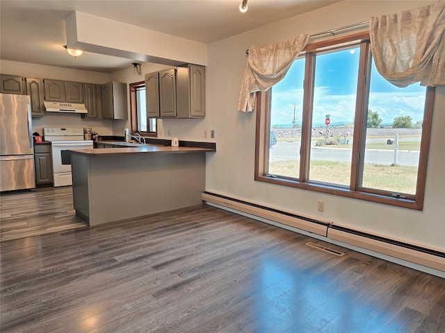 1401 Park Garden Rd, Great Falls, MT 59404 - kitchen featuring freestanding refrigerator, electric stove, under cabinet range hood, and gray cabinetry