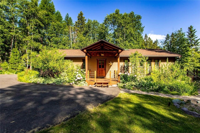 28578 Wapiti Ln, Bigfork, MT 59911 - view of front facade with covered porch and a front yard