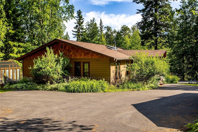 28578 Wapiti Ln, Bigfork, MT 59911 - view of front facade with driveway