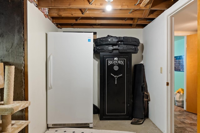 3906 Bellecrest Dr, Missoula, MT 59801 - detailed view of freestanding refrigerator