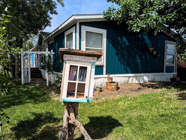 47 Merlin Dr, Bozeman, MT 59718 - view of front of home with a front lawn