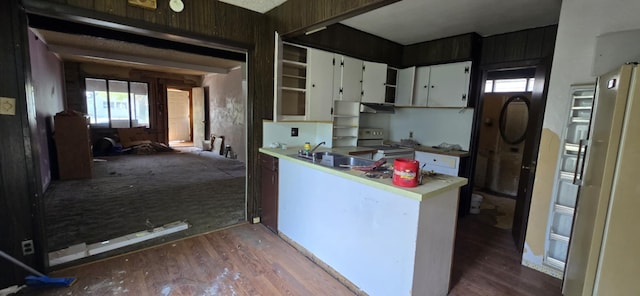 915 3rd Ave SW, Great Falls, MT 59404 - kitchen with electric stove, wood finished floors, open shelves, and range hood